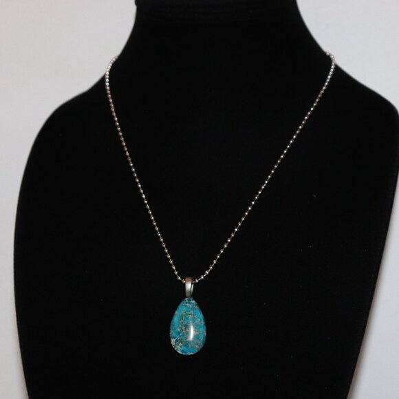 Beautiful silver necklace with blue howlite 20" - Picture 1 of 5